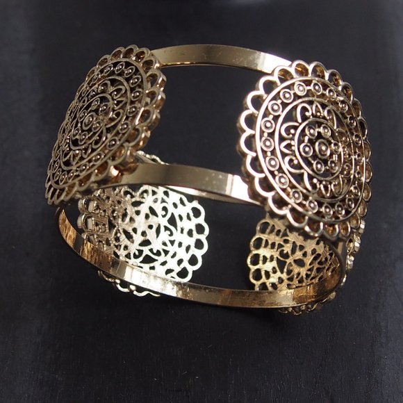 Fashion Jewelry Jewelry - Ornate Bangle Bracelet! Mix/Match 3/$15!
